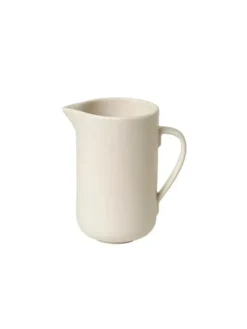 Pisu 14 Pitcher, vanilla white fra Louise Roe