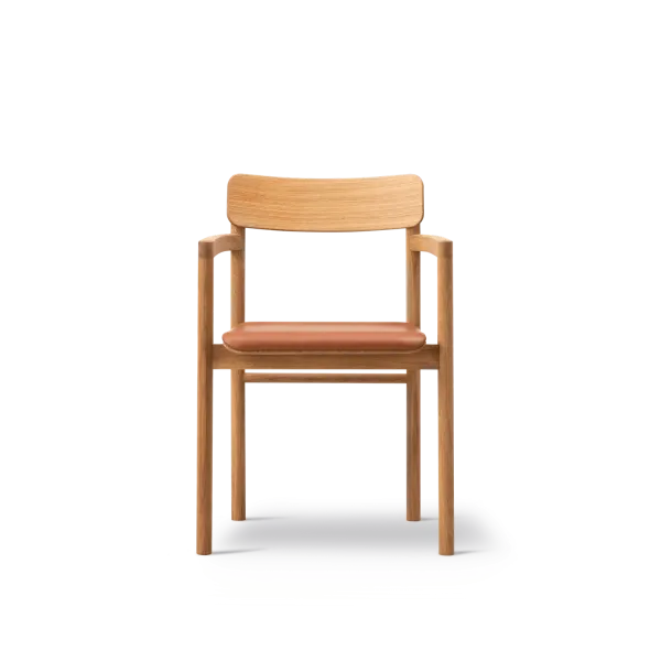 Post Spisebordsstol olieret eg, sædepolstret omni 07 cognac læder fra Fredericia Furniture