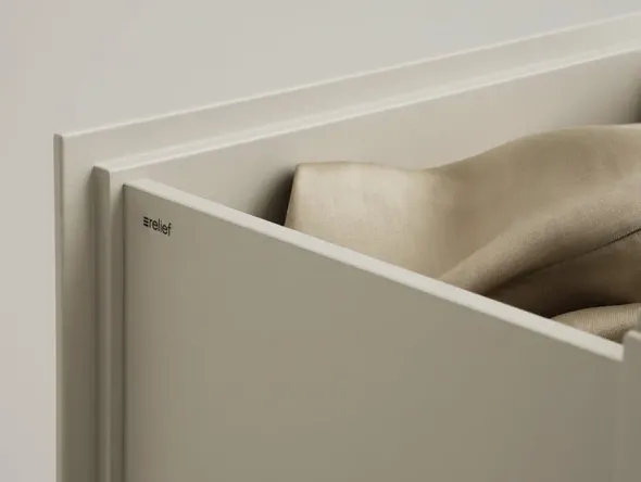Relief Kommode, lav fra String