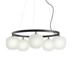 Rime lysekrone fra Muuto
