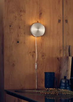 Rotate Wall Lamp fra Frandsen