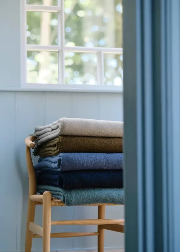 Season Plaid, dark nordic grey fra Silkeborg Uldspinderi