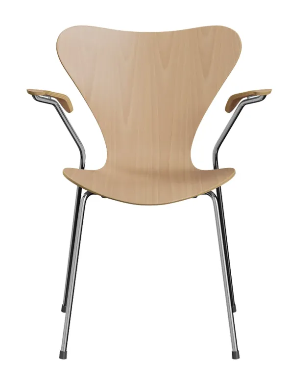 3207 Serie 7 Armstol af Arne Jacobsen