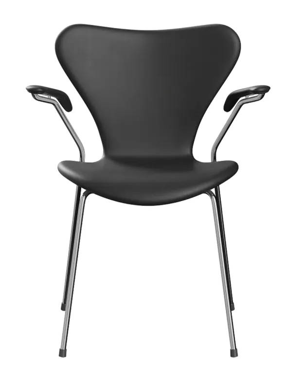 3207 Serie 7 Armstol af Arne Jacobsen