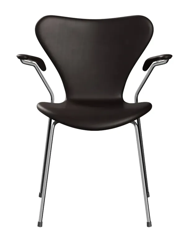 3207 Serie 7 Armstol af Arne Jacobsen