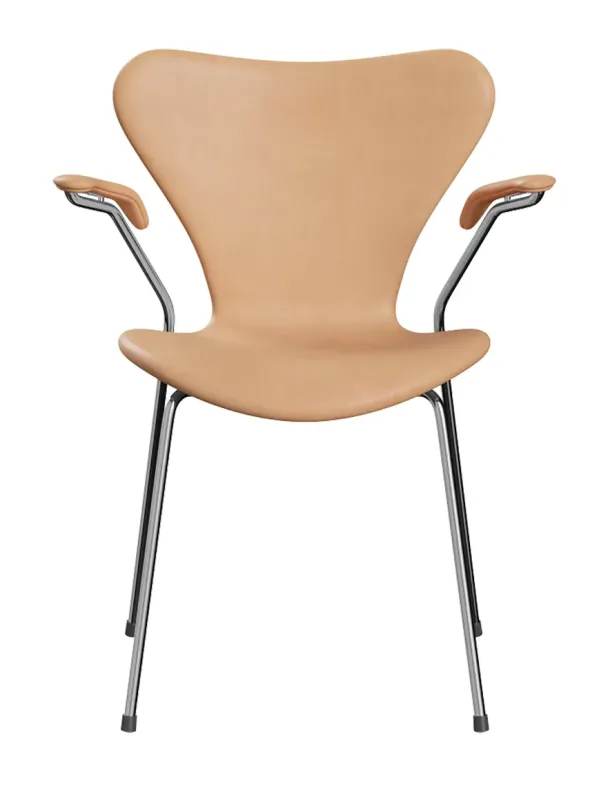 3207 Serie 7 Armstol af Arne Jacobsen