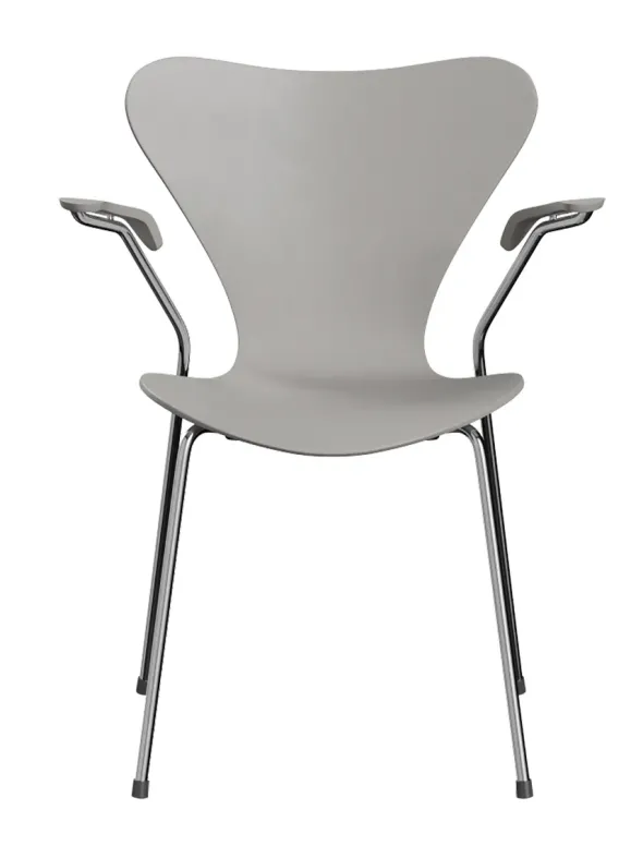 3207 Serie 7 Armstol af Arne Jacobsen