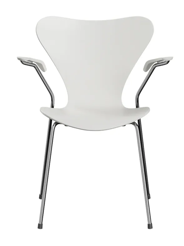 3207 Serie 7 Armstol af Arne Jacobsen