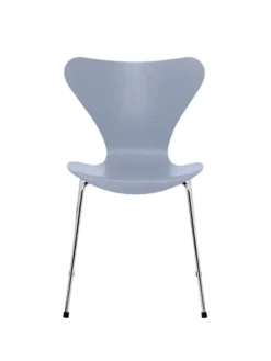 3107 Serie 7 stol i farvet ask af Arne Jacobsen