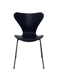 3107 Serie 7 stol i farvet ask af Arne Jacobsen