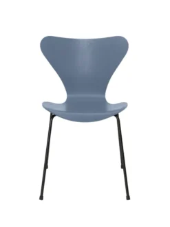 3107 Serie 7 stol i farvet ask af Arne Jacobsen