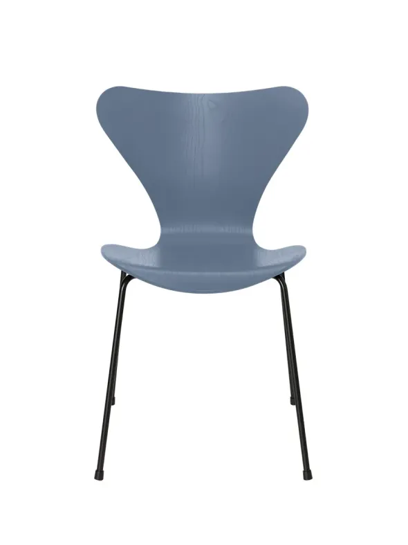 3107 Serie 7 stol i farvet ask af Arne Jacobsen