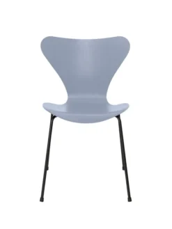 3107 Serie 7 stol i farvet ask af Arne Jacobsen