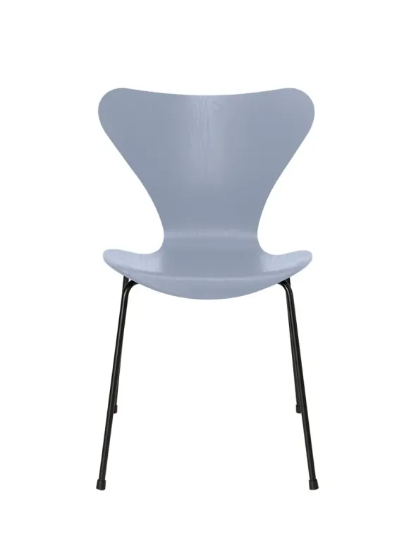 3107 Serie 7 stol i farvet ask af Arne Jacobsen