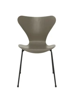 3107 Serie 7 stol i farvet ask af Arne Jacobsen