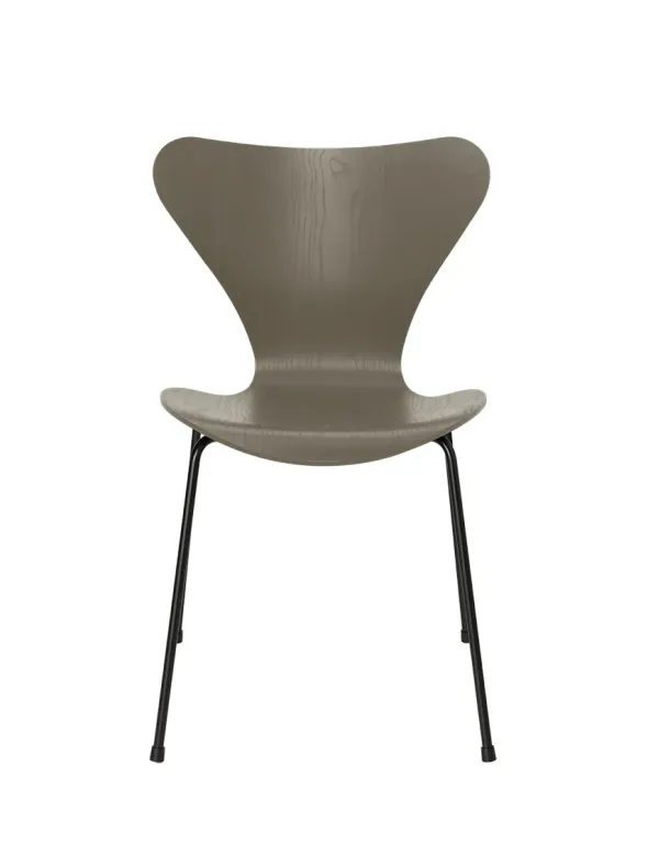 3107 Serie 7 stol i farvet ask af Arne Jacobsen