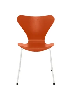 3107 Serie 7 stol i farvet ask af Arne Jacobsen