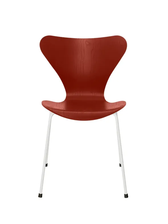 3107 Serie 7 stol i farvet ask af Arne Jacobsen