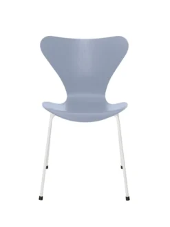 3107 Serie 7 stol i farvet ask af Arne Jacobsen