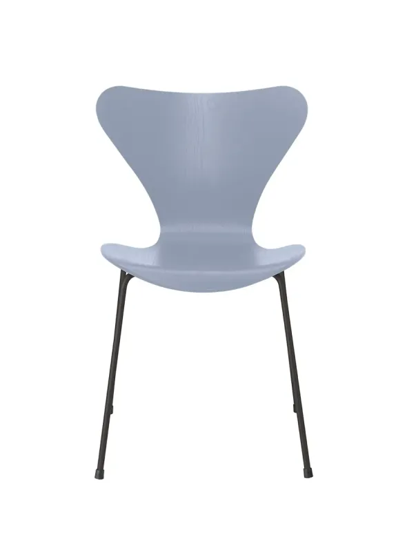 3107 Serie 7 stol i farvet ask af Arne Jacobsen