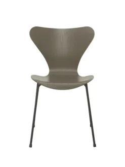 3107 Serie 7 stol i farvet ask af Arne Jacobsen