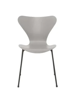 3107 Serie 7 stol i farvet ask af Arne Jacobsen