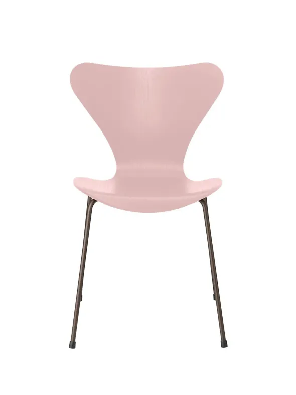 3107 Serie 7 stol i farvet ask af Arne Jacobsen