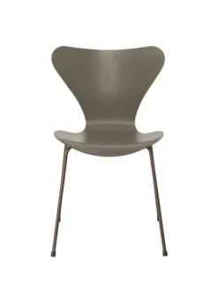 3107 Serie 7 stol i farvet ask af Arne Jacobsen