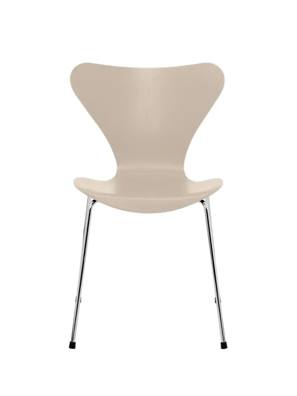 3107 Serie 7 stol i farvet ask af Arne Jacobsen