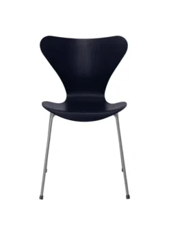 3107 Serie 7 stol i farvet ask af Arne Jacobsen