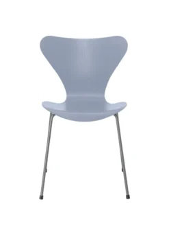 3107 Serie 7 stol i farvet ask af Arne Jacobsen