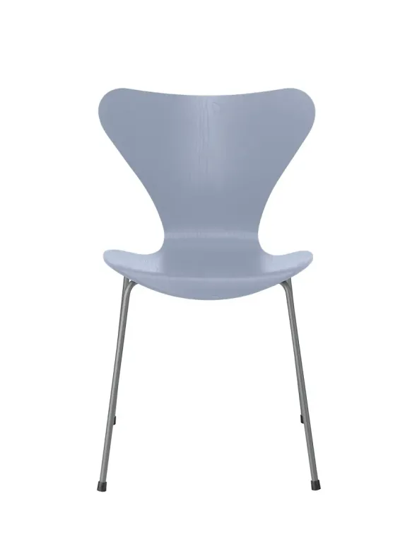 3107 Serie 7 stol i farvet ask af Arne Jacobsen