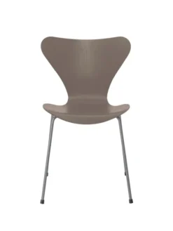 3107 Serie 7 stol i farvet ask af Arne Jacobsen