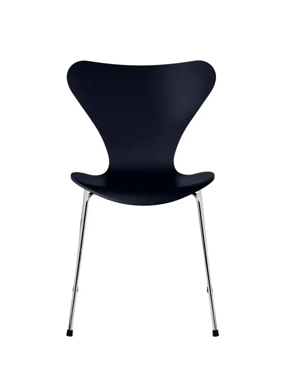 3107 Serie 7 stol lakeret af Arne Jacobsen