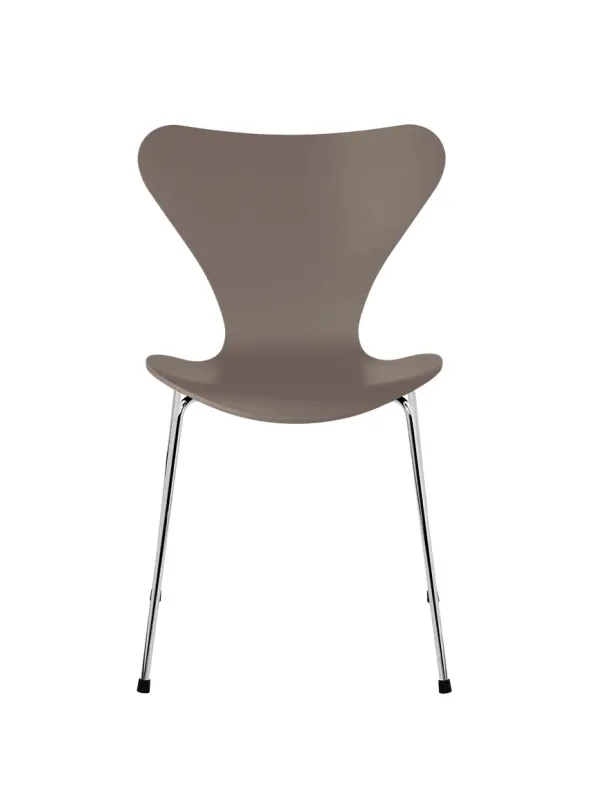 3107 Serie 7 stol lakeret af Arne Jacobsen