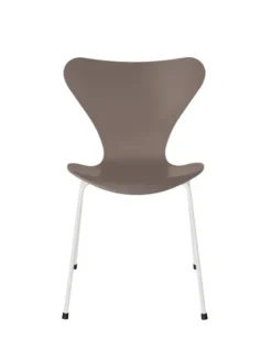 3107 Serie 7 stol lakeret af Arne Jacobsen