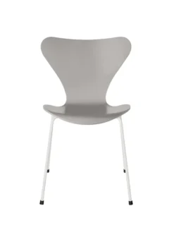 3107 Serie 7 stol lakeret af Arne Jacobsen