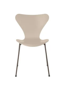 3107 Serie 7 stol lakeret af Arne Jacobsen