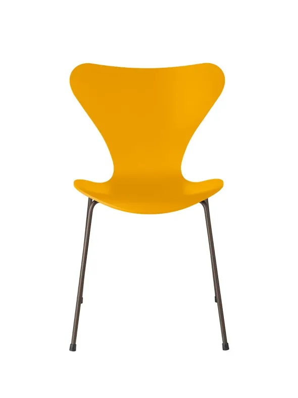 3107 Serie 7 stol lakeret af Arne Jacobsen