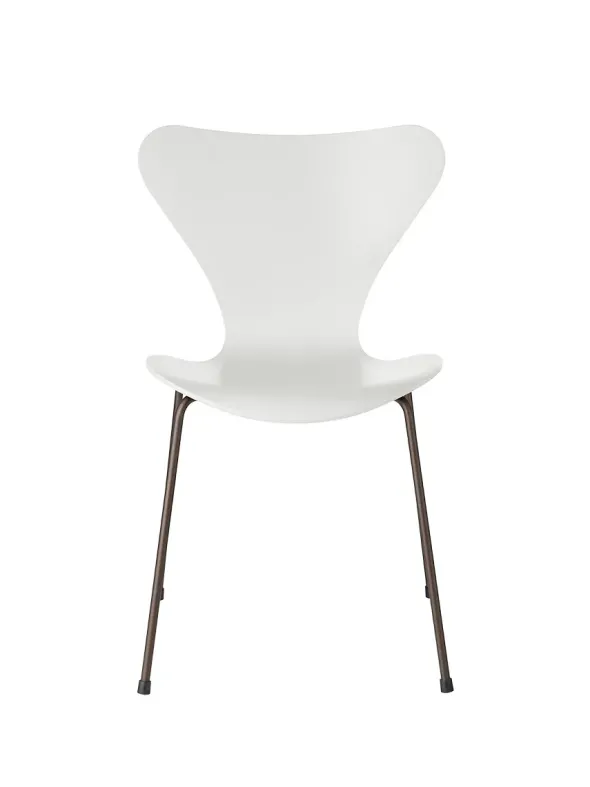 3107 Serie 7 stol lakeret af Arne Jacobsen