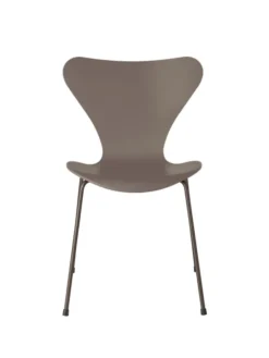 3107 Serie 7 stol lakeret af Arne Jacobsen