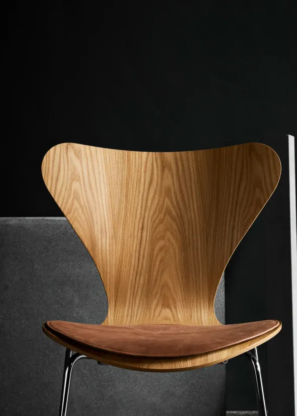 3107 Serie 7 Stol, naturfiner af Arne Jacobsen