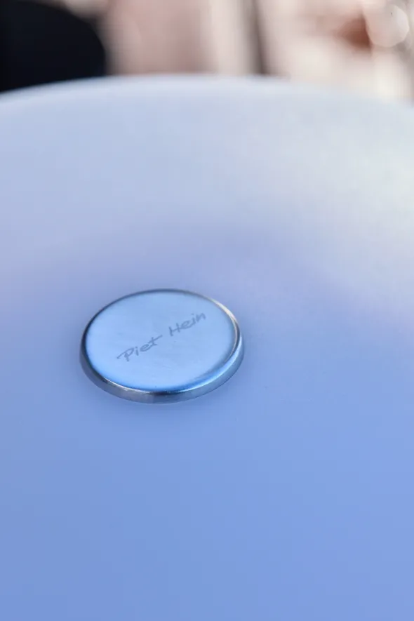 Sinus 22 Portable bordlampe, stål af Piet Hein