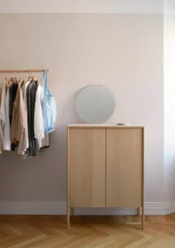Skagerak Jut High Cabinet fra Fritz Hansen