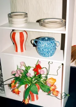 Sobremesa stripe vase fra Hay