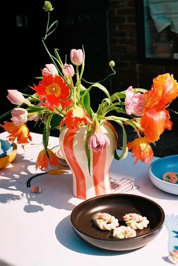 Sobremesa stripe vase fra Hay