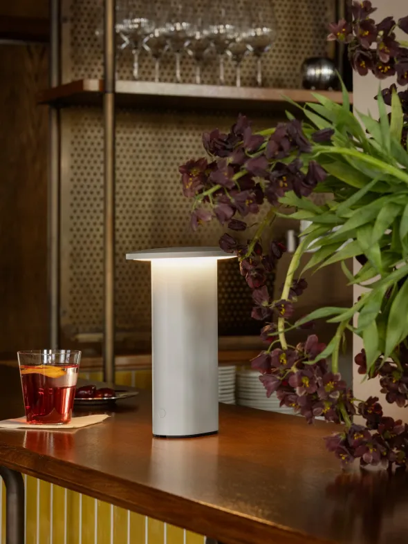 Solae Portable lampe af Cecilie Manz
