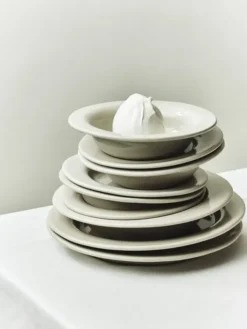 S.R. Dinner Plate fra Louise Roe