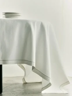 S.R. Table Cloth 03 fra Louise Roe