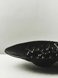 S.R. Vintage Tray Plain Black fra Louise Roe